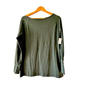 Gap fit women’s boatneck top green M tall NWT